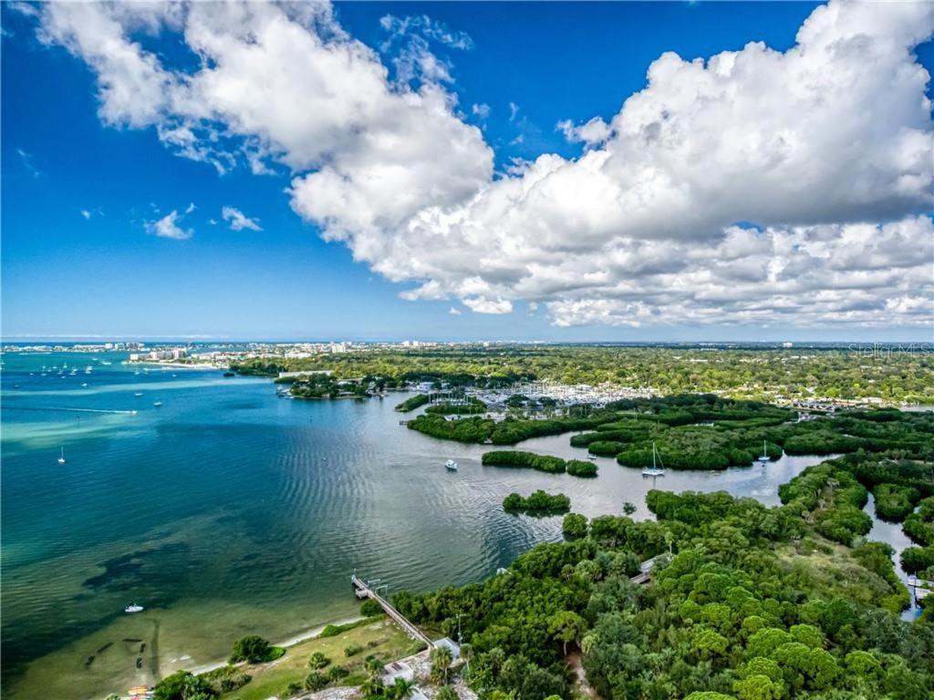 Affordable Two Bedroom Tropical Condo - Private Beach, Pools, Hot Tub Sankt Petersburg Zewnętrze zdjęcie