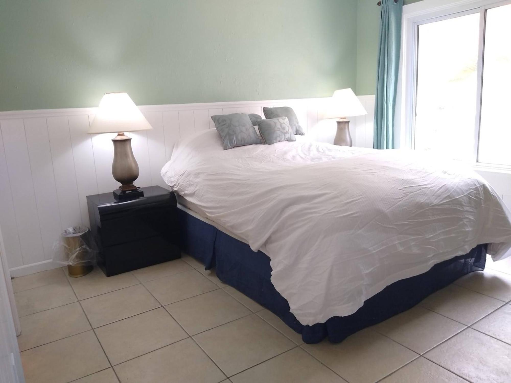 Affordable Two Bedroom Tropical Condo - Private Beach, Pools, Hot Tub Sankt Petersburg Zewnętrze zdjęcie