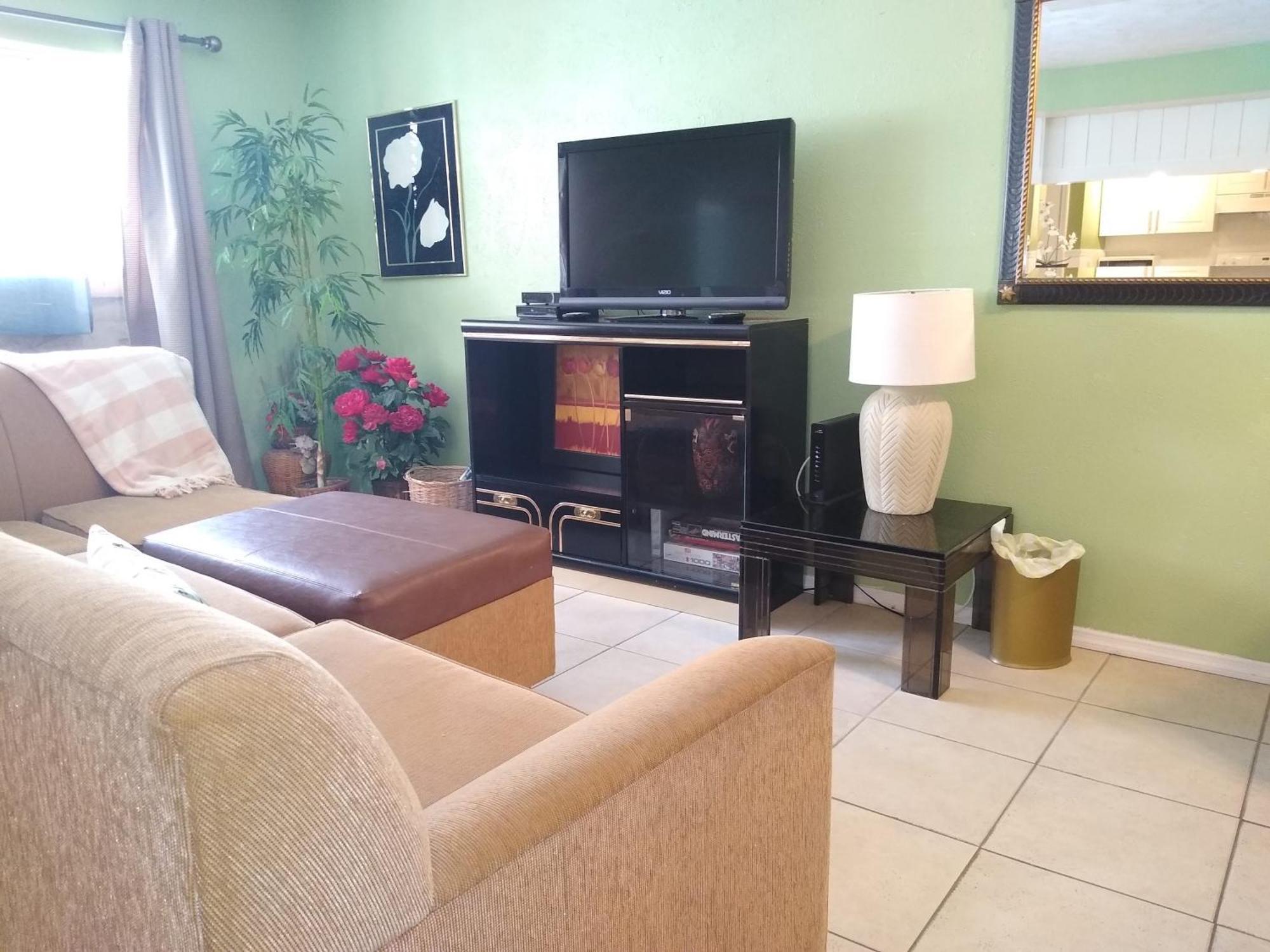 Affordable Two Bedroom Tropical Condo - Private Beach, Pools, Hot Tub Sankt Petersburg Zewnętrze zdjęcie
